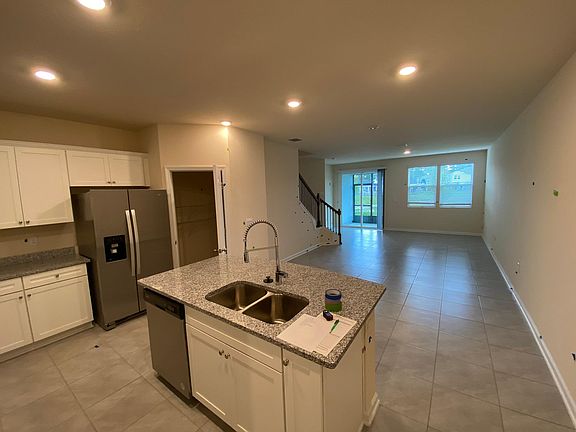 5th image of 94 Pomona Way