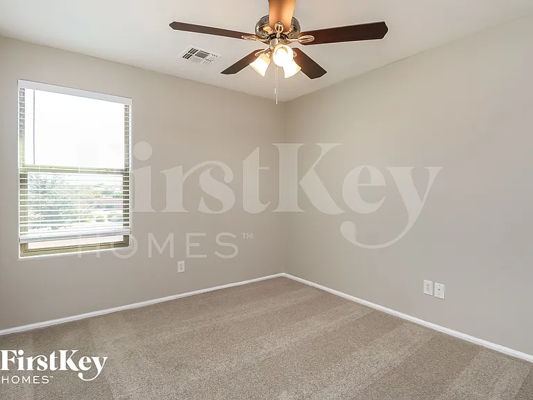 1422 E Penny Ln — Photo 9
