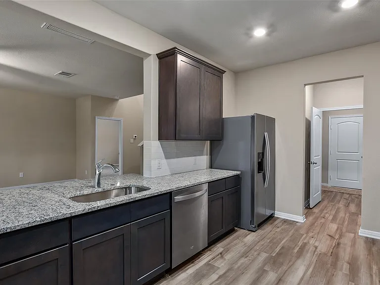 290 Moonstone Way — Photo 10
