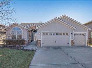 18407 W 194th Ter, Spring Hill, KS 66083