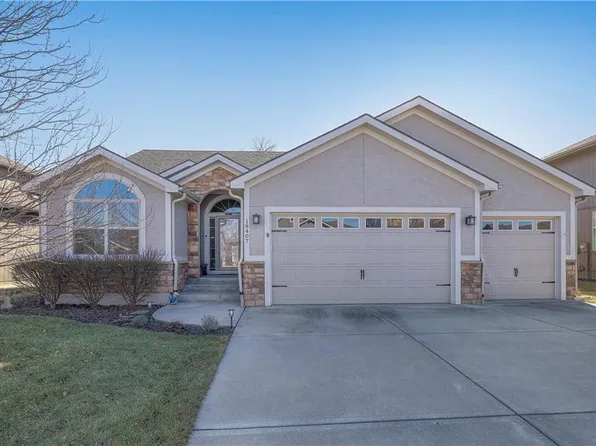 18407 W 194th Ter, Spring Hill, KS 66083