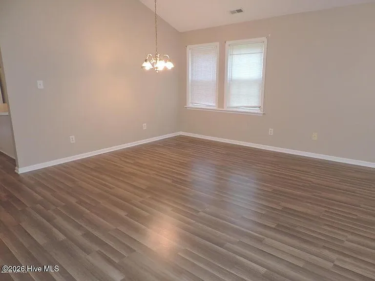 105 Monterey Cir — Photo 3