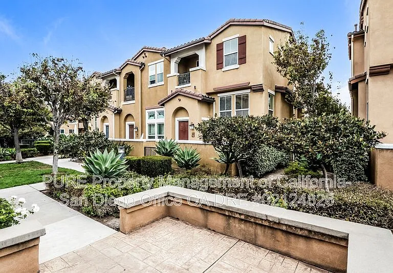 740 Mariposa Cir — Photo 1