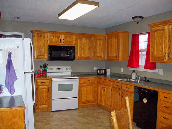 3rd image of 1624 Logan Dr