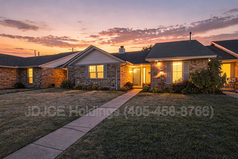 2 bed, 2.0 bath, 1206 sqft, $1,295 — Photo 1