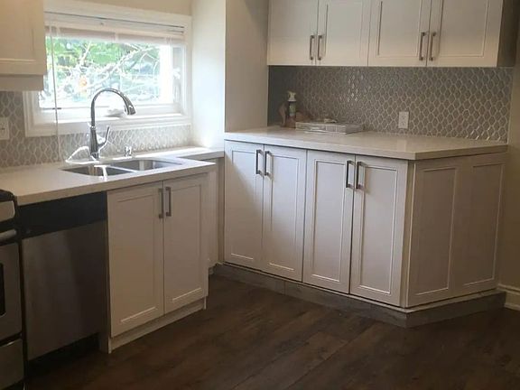 5th image of 233 Pape Ave #2