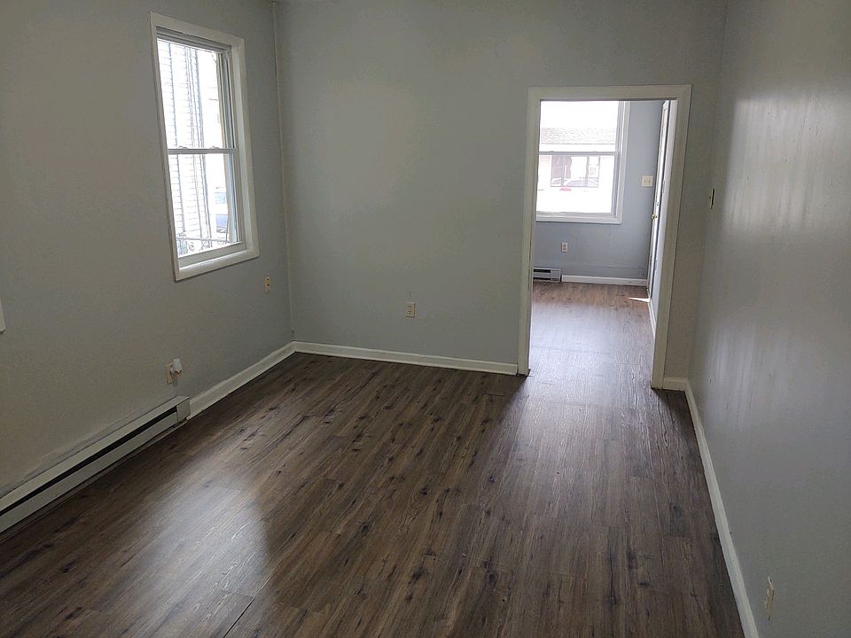 2nd image of 104-108 Madison St #104-1