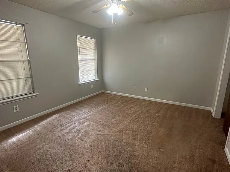 100 Bobbie Ct — Photo 6