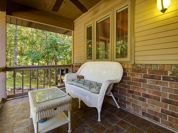 3rd image of 102 Canyon Forest Circle