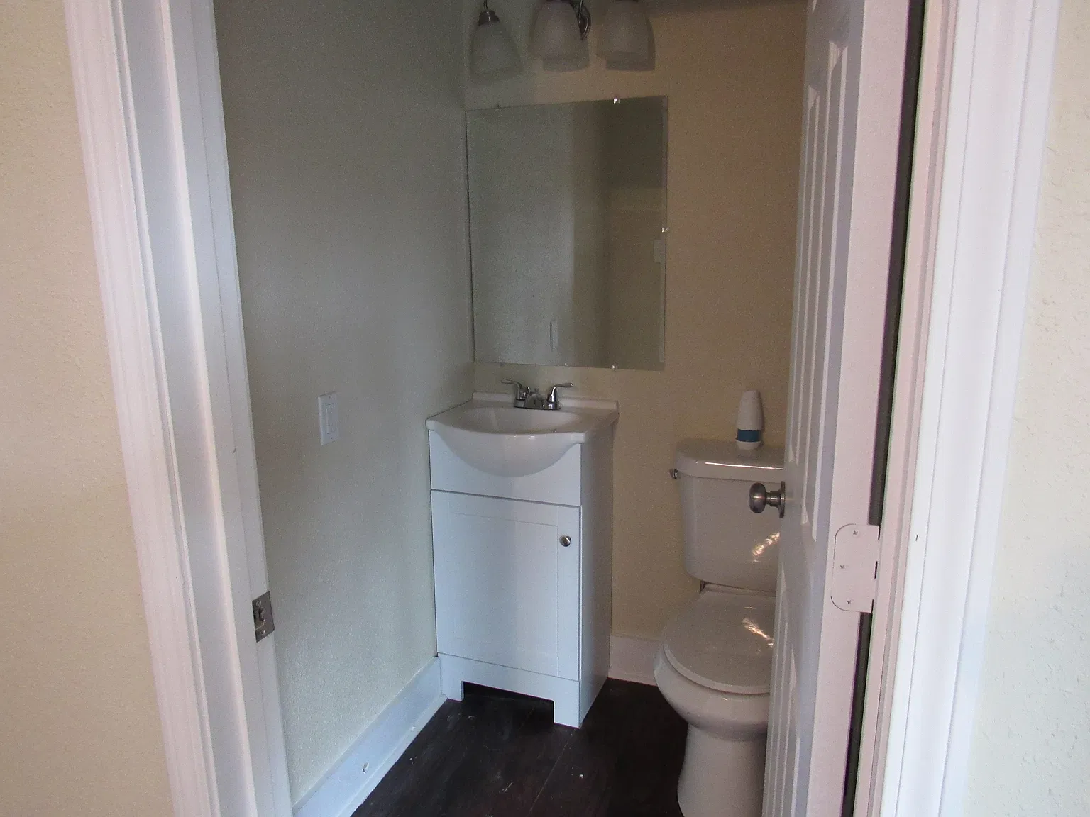 705 S Overton Ave - Duplex - 5 — Photo 4