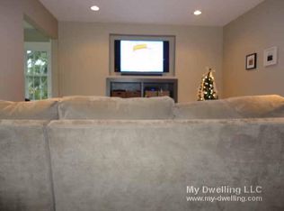 4964 N Larkin St, Whitefish Bay, WI 53217