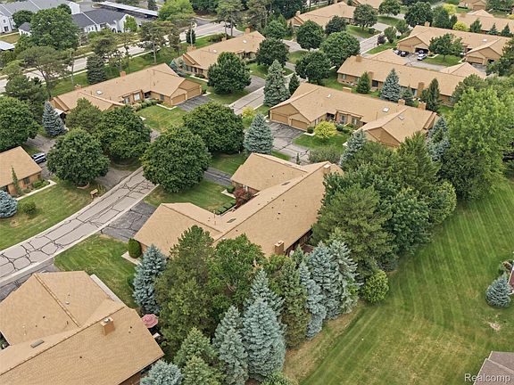4th image of 2195 London Bridge Dr