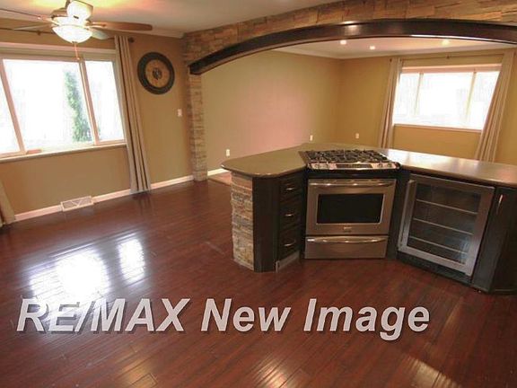 5th image of 1685 S River Rd