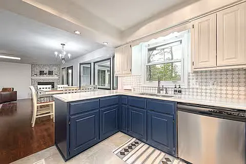 2 bed, 1410 sqft, $2,100 — Photo 2