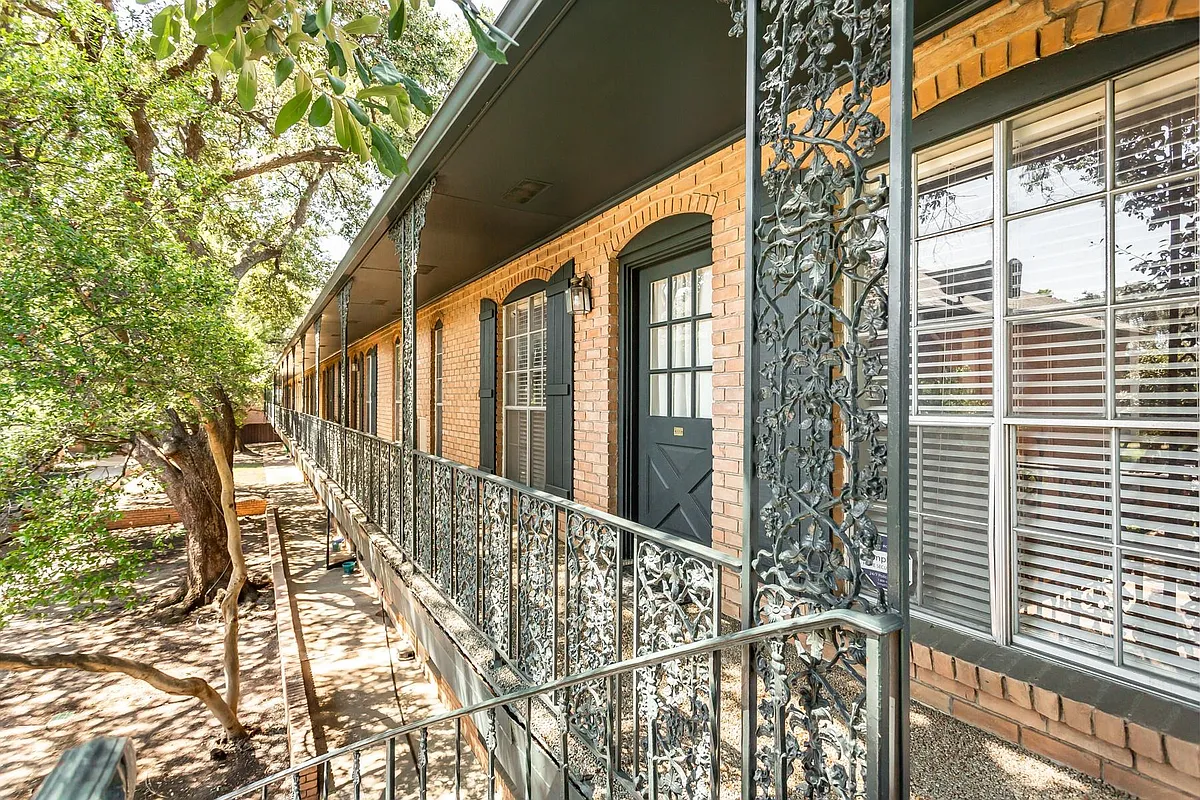 Building Photo - 6015 E University Blvd #223G
