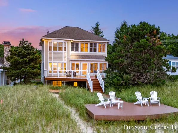 18981 N Shore Dr, Spring Lake, MI 49456