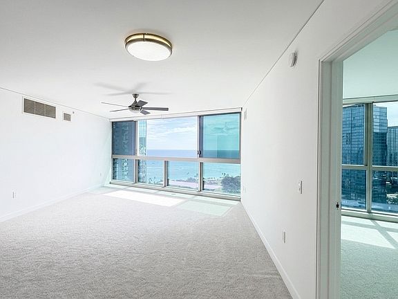 5th image of 1177 Queen St APT 3204