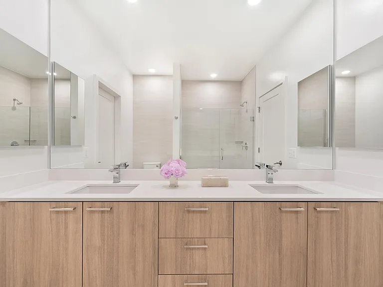 Westmont Apartments — Photo 7