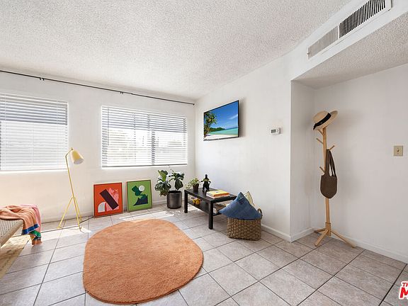 4th image of 6133 Whitsett Ave APT 23