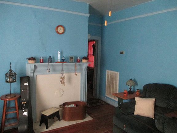 2nd image of 921 Cedar St