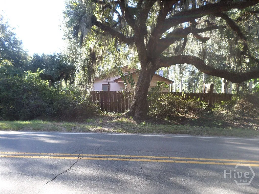 3 bed, 1.5 bath, 1432 sqft, $1,700 — Photo 1