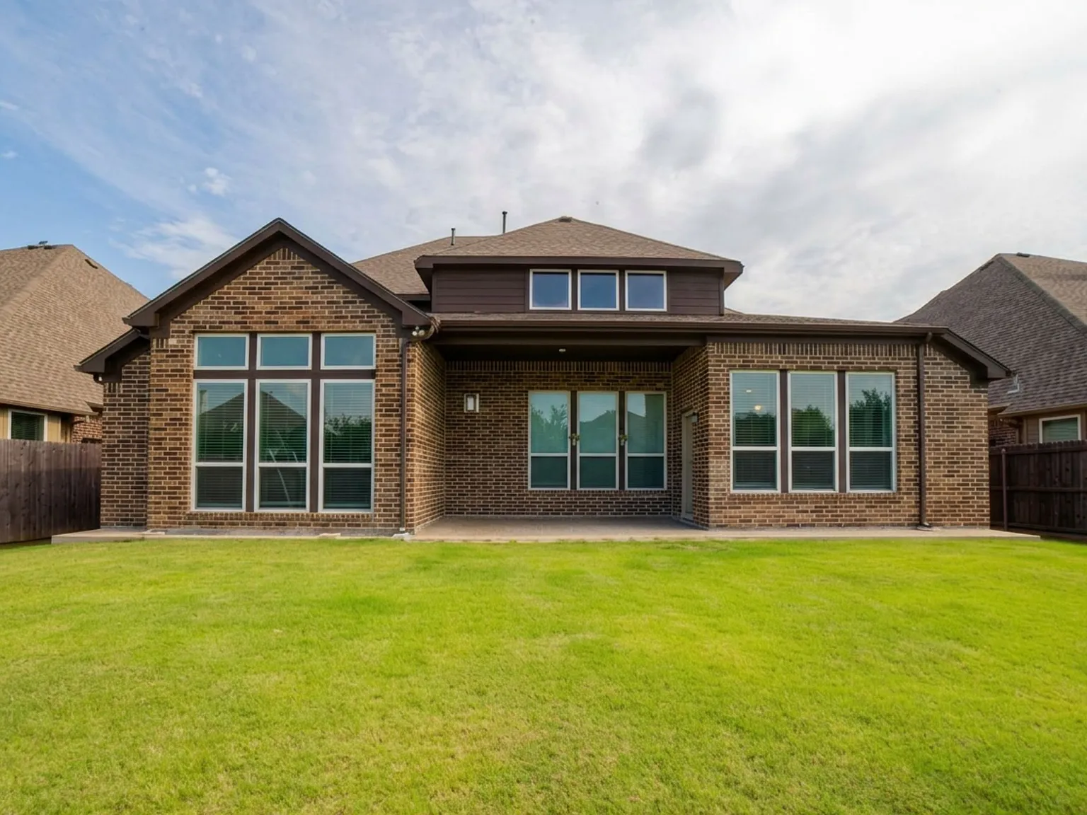 5 bed, 4.5 bath, 3956 sqft, $3,750 — Photo 3