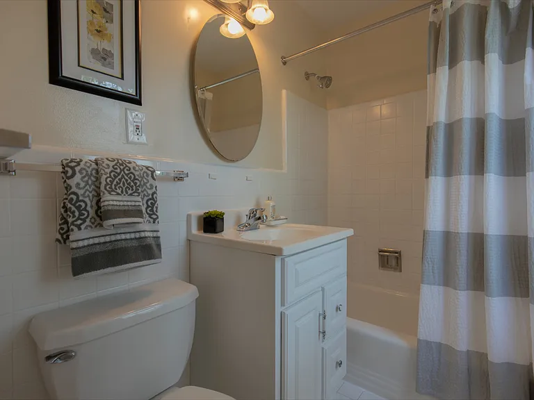 Chase Manor — Photo 11