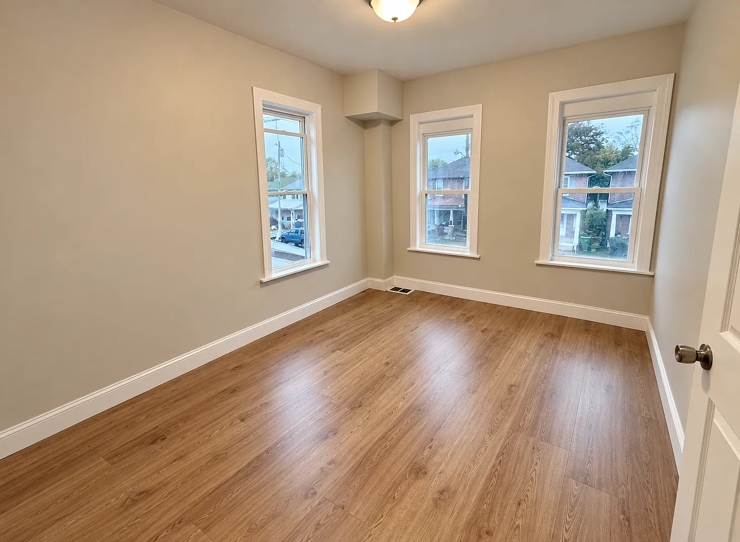 5 bed, 1968 sqft, $2,200 — Photo 4