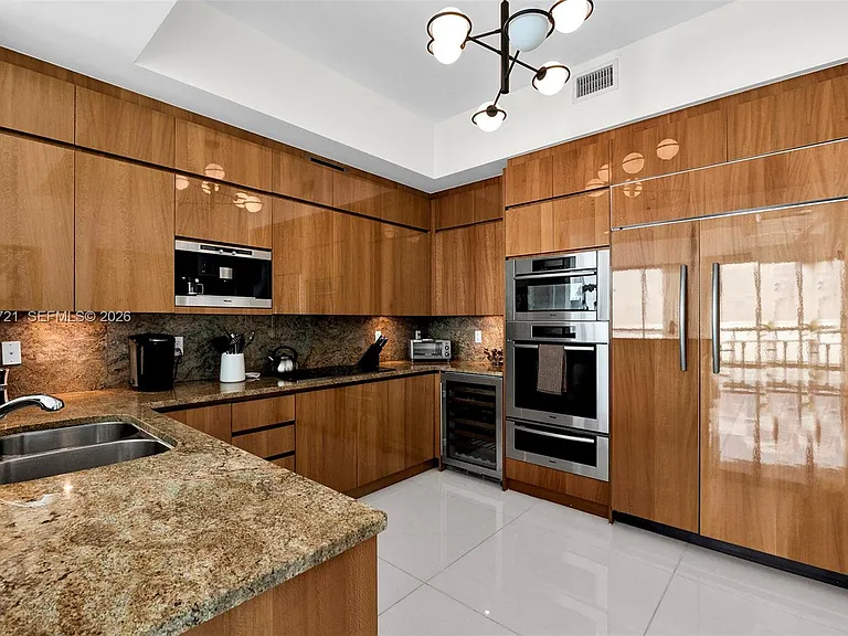 50 S Pointe Dr #2702 — Photo 40