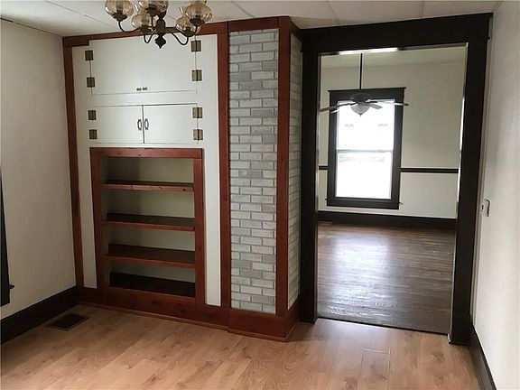 3rd image of 804 W Walnut St