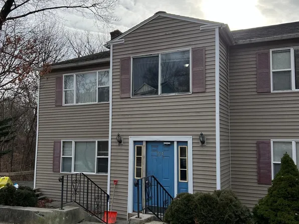 224 Hamilton St APT 2R, Worcester, MA 01604