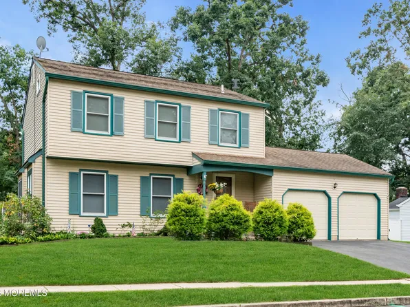 11 Concord Circle, Howell, NJ 07731