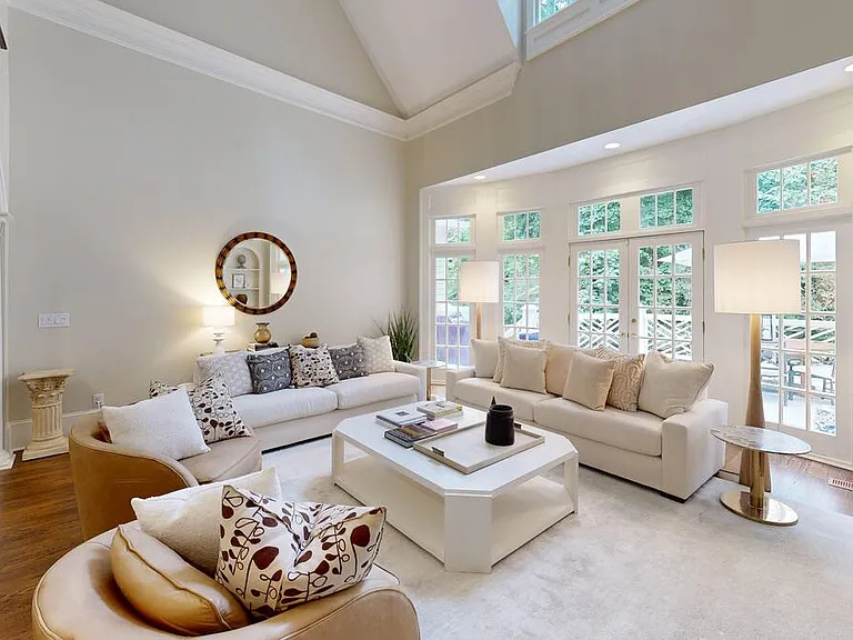 1296 W Wesley Rd NW — Photo 4