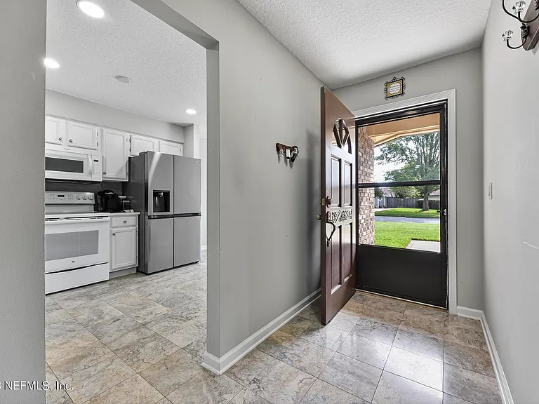 9126 Trevi Cir W — Photo 5