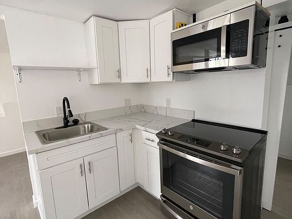 3rd image of 3115 46th St #3115