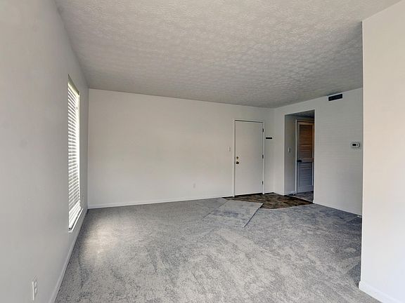 5th image of 2187 Oakridge Dr #B