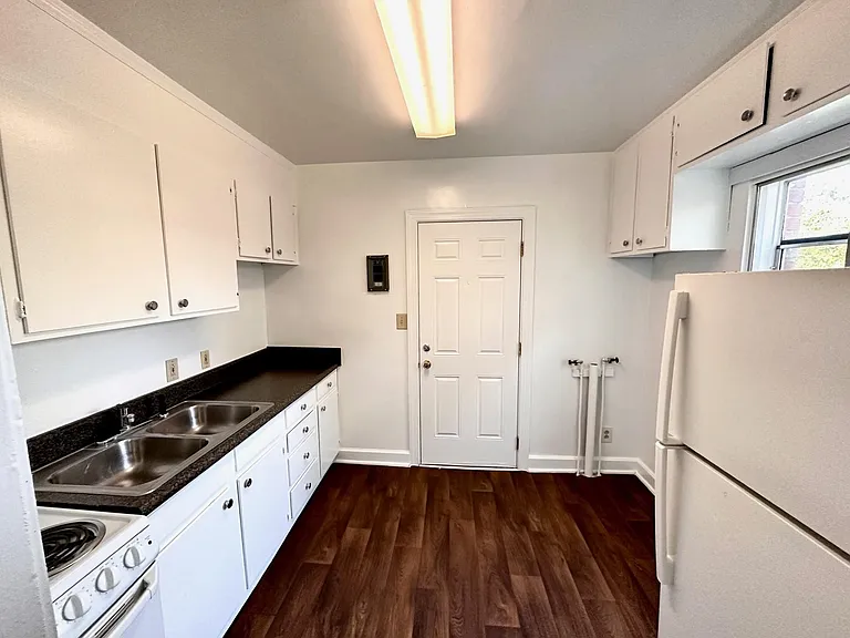 324 Elmhurst Rd — Photo 6
