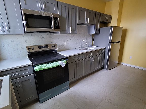 2nd image of 5725 Warrington Ave