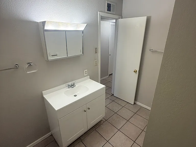 828 Hardy Springs Cir #C — Photo 3