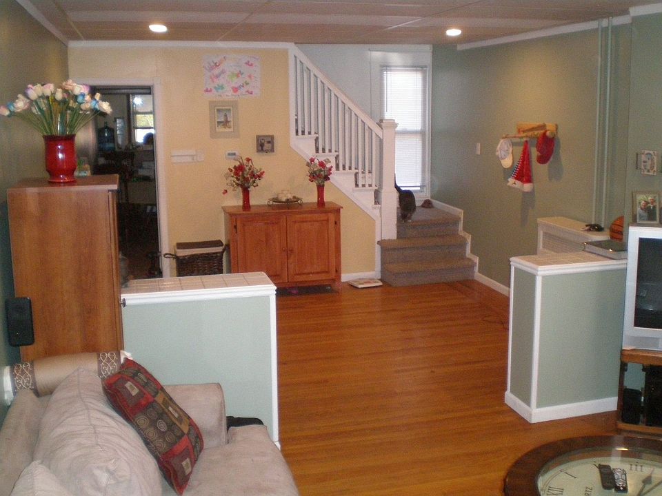 2nd image of 1833 W Cedar St