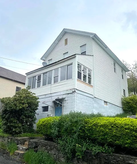 841 Hill St — Photo 1