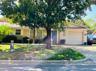 1215 Glenn Dr, Euless, TX 76039