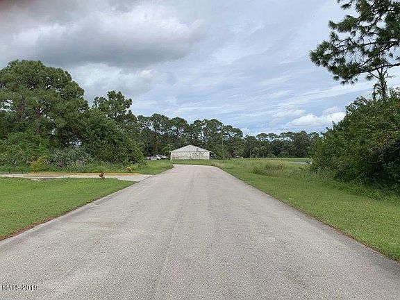 2nd image of 1885 Agora Cir SE