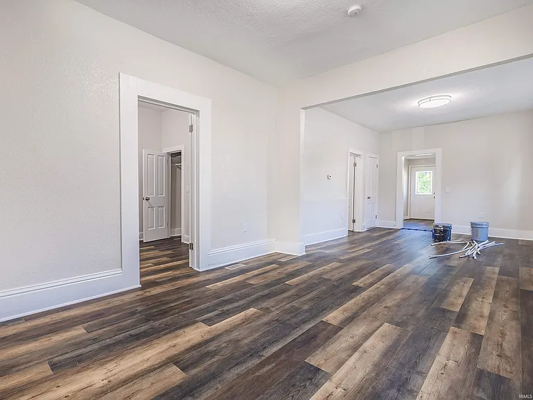 2120 Nelson St — Photo 5