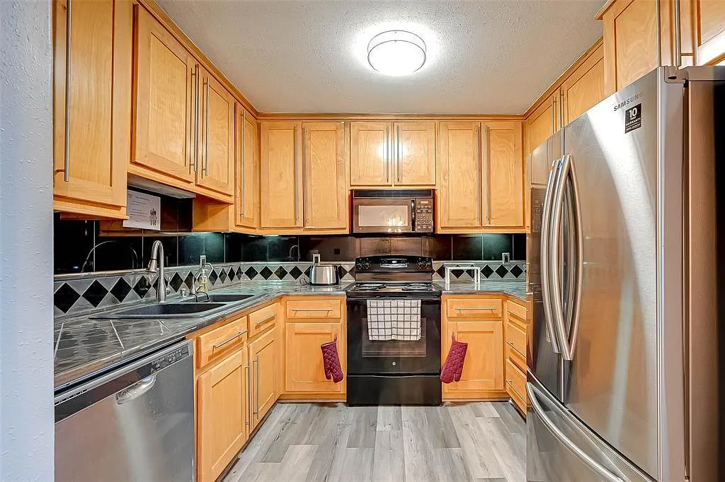 2 bed, 2.0 bath, 1092 sqft, $1,300 — Photo 3