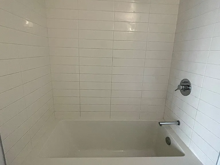 2221 Yonge St #1105 — Photo 10