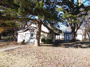 229 W 4th St, Lyndon, KS 66451