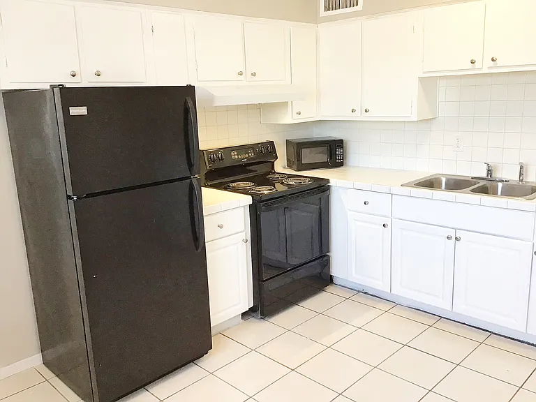 7012 N 76th Ave #1 — Photo 10
