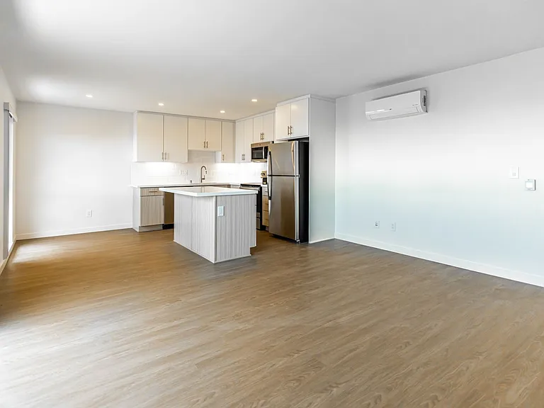 390 Stratford Ct — Photo 15