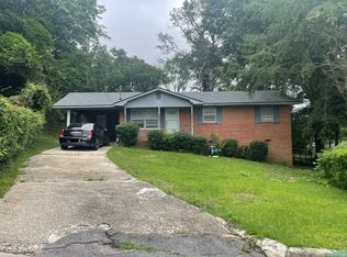 2206 Parkview Cir, Phenix City, AL